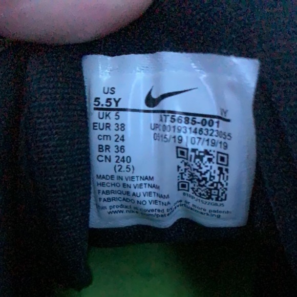 KD basketball shoes. - Picture 3 of 5